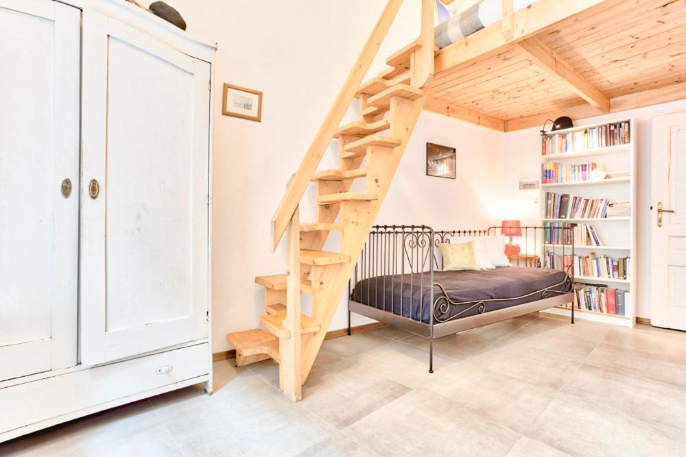 Apartment Zacisze Street